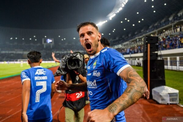 Klasemen Liga 1: Persib Dekati Gelar Juara, Persija Terdegradasi dari Empat Besar