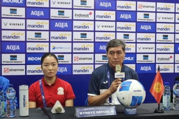 Tentu! Berikut beberapa alternatif judul untuk "Kirgistan Siap Kejutkan Grup D Kualifikasi Piala Asia Putri":

1. "Kirgistan Siapkan Kejutan di Grup D Kualifikasi Piala Asia Putri"
2. "Kirgistan: Tim Kuda Hitam di Grup D Kualifikasi Piala Asia Putri"
3. "Kirgistan Bersiap Tampilkan Kejutan di Grup D Piala Asia Putri"
4. "Kirgistan Ingin Guncang Grup D Kualifikasi Piala Asia Putri"
5. "Kirgistan Targetkan Kejutan di Kualifikasi Piala Asia Putri Grup D"

Silakan pilih atau sesuaikan sesuai kebutuhan!