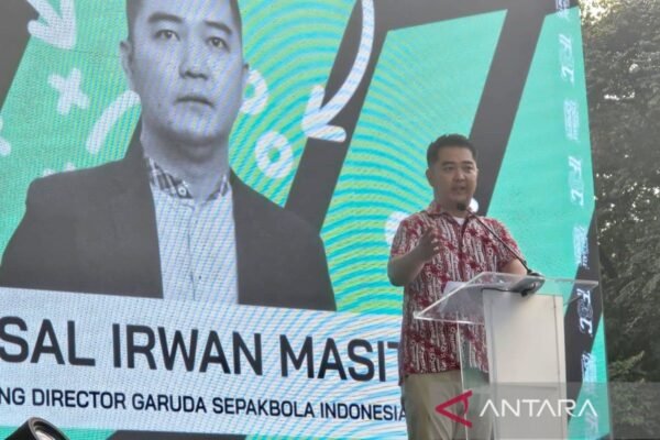 Here are some alternate title suggestions for "IFEC, jalur resmi menuju FIFAe World Cup 2025":

1. "IFEC: The Official Path to FIFAe World Cup 2025"
2. "IFEC: Your Gateway to the FIFAe World Cup 2025"
3. "IFEC: The Road to the FIFAe World Cup 2025"
4. "IFEC: The Official Route to FIFAe World Cup 2025"
5. "IFEC: Connecting You to the FIFAe World Cup 2025"
6. "IFEC: The Authorized Journey to FIFAe World Cup 2025"
7. "IFEC: Your Official Journey to FIFAe World Cup 2025"
8. "IFEC: Paving the Way to FIFAe World Cup 2025"
9. "IFEC: The Premier Pathway to FIFAe World Cup 2025"
10. "IFEC: The Official Entry to FIFAe World Cup 2025"

Feel free to let me know if you need more options or specific adjustments!
