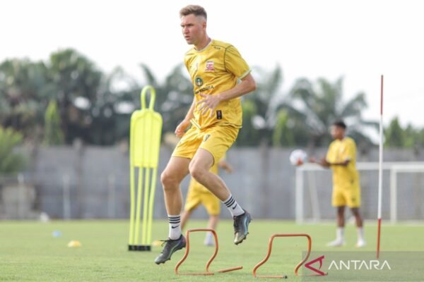 Berikut adalah beberapa alternatif judul untuk "Jumlah Pemain Asing Liga 2 untuk Musim 2025/2026":

1. "Komposisi Pemain Asing di Liga 2 Musim 2025/2026"
2. "Pemain Asing di Liga 2: Statistik Musim 2025/2026"
3. "Analisis Jumlah Pemain Asing Liga 2 untuk Musim 2025/2026"
4. "Pemain Asing Liga 2: Tren dan Angka pada Musim 2025/2026"
5. "Rincian Pemain Asing Liga 2 Musim 2025/2026"
6. "Kehadiran Pemain Asing di Liga 2: Data Musim 2025/2026"
7. "Mengeksplorasi Jumlah Pemain Asing Liga 2 untuk Musim 2025/2026"
8. "Statistik Pemain Asing di Liga 2: Musim 2025/2026"

Semoga alternatif judul di atas membantu!