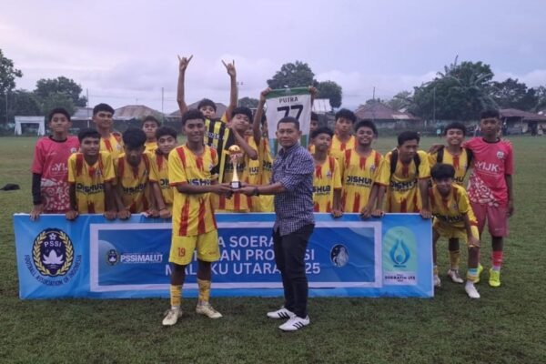 Here are some alternate title suggestions for "IMTF Wakili Malut di Piala Soeratin U-15 Seri Nasional":

1. "IMTF Menjadi Duta Malut di Piala Soeratin U-15 Nasional"
2. "Representasi Malut oleh IMTF di Piala Soeratin U-15"
3. "IMTF Bawa Nama Malut di Piala Soeratin U-15 Seri Nasional"
4. "Perjalanan IMTF Mewakili Malut di Piala Soeratin U-15"
5. "IMTF: Wakil Malut di Kompetisi Piala Soeratin U-15 Nasional"
6. "IMTF Tampil sebagai Representatif Malut di Piala Soeratin U-15"
7. "Mengusung Semangat Malut: IMTF di Piala Soeratin U-15"
8. "Piala Soeratin U-15: IMTF Wakili Maluku Utara di Tingkat Nasional"

Feel free to mix and match or modify these suggestions!