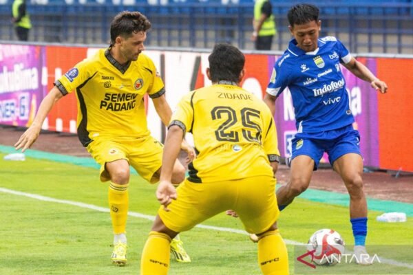 Beckham Putra dan Adam Przybek Mungkin Absen dalam Pertandingan Melawan Borneo FC