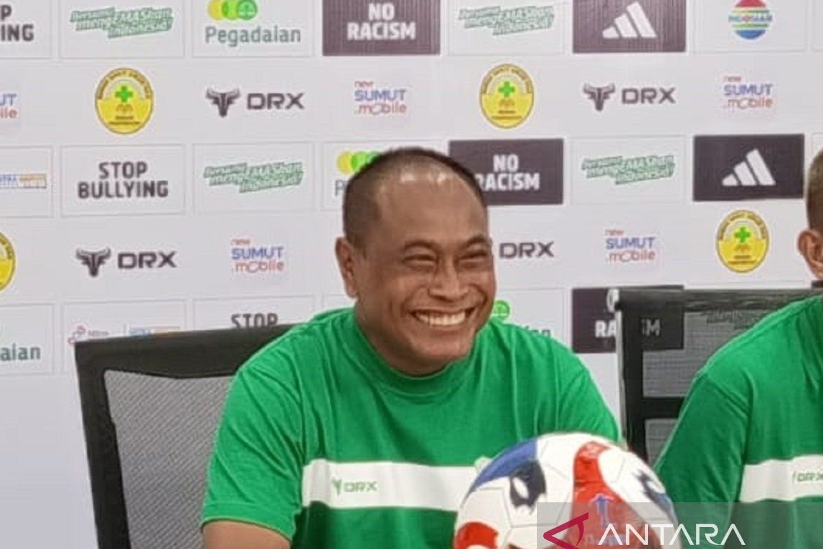 Berikut beberapa alternatif judul untuk "PSMS Benahi Lini Pertahanan Agar Lebih Solid":

1. "PSMS Perkuat Pertahanan untuk Menciptakan Tim yang Lebih Solid"
2. "Optimalisasi Lini Pertahanan PSMS demi Kinerja Tim yang Lebih Kuat"
3. "PSMS Tingkatkan Ketahanan Pertahanan untuk Keberhasilan di Lapangan"
4. "Membangun Fondasi Kuat: PSMS Fokus pada Perbaikan Lini Pertahanan"
5. "PSMS Berkomitmen Memperkokoh Pertahanan untuk Hasil Maksimal"
6. "Strategi PSMS: Memperbaiki Lini Pertahanan demi Kesuksesan Tim"
7. "Lini Pertahanan PSMS: Upaya Perbaikan Menuju Tim yang Solid"
8. "PSMS Tingkatkan Keandalan Pertahanan untuk Menghadapi Tantangan"

Silakan pilih salah satu yang paling sesuai atau bisa digunakan sebagai inspirasi!