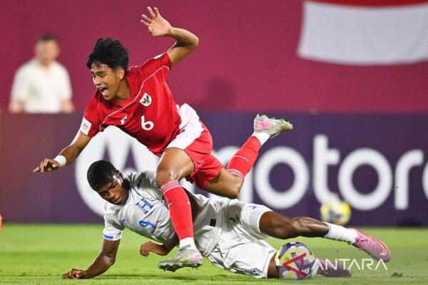 Berikut adalah beberapa alternatif judul untuk "Rangkuman Perjalanan Timnas Indonesia di Piala Dunia U17 2025":

1. "Kilas Balik Perjalanan Timnas Indonesia di Piala Dunia U17 2025"
2. "Sorotan Perjalanan Timnas Indonesia di Piala Dunia U17 2025"
3. "Catatan Perjalanan Timnas Indonesia di Piala Dunia U17 2025"
4. "Perjalanan Menggembirakan Timnas Indonesia di Piala Dunia U17 2025"
5. "Tinjauan Perjalanan Timnas Indonesia di Piala Dunia U17 2025"
6. "Momen-Momen Penting Timnas Indonesia di Piala Dunia U17 2025"
7. "Lika-Liku Timnas Indonesia di Piala Dunia U17 2025"
8. "Jejak Timnas Indonesia di Piala Dunia U17 2025"
9. "Analisis Perjalanan Timnas Indonesia di Piala Dunia U17 2025"
10. "Ringkasan Perjalanan Timnas Indonesia di Piala Dunia U17 2025"

Silakan pilih yang paling sesuai dengan kebutuhan Anda!